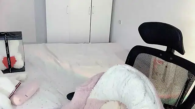 Snapshot of Annnnqi-77 chatting on 23, 10, 2025 Annnnqi-77 online show from 23, 10, 2025