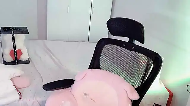 Snapshot of Annnnqi-77 chatting on 31, 10, 2025 Annnnqi-77 online show from 31, 10, 2025