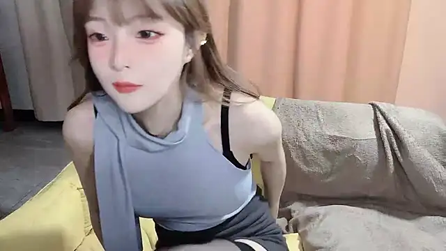 Snapshot of Annnnqi-77 chatting on 5, 3, 2025 Annnnqi-77 online show from 5, 3, 2025