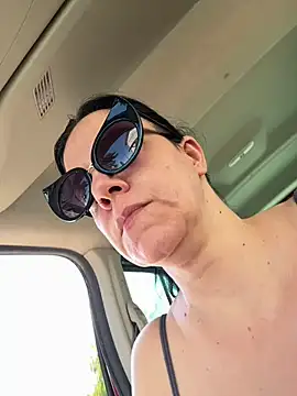 Snapshot of LadydeSade chatting on 18, 9, 2025 LadydeSade online show from 18, 9, 2025