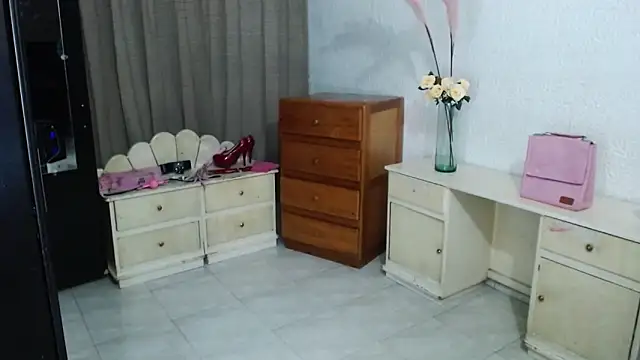 EngelCristaly online show from 3, 10, 2025