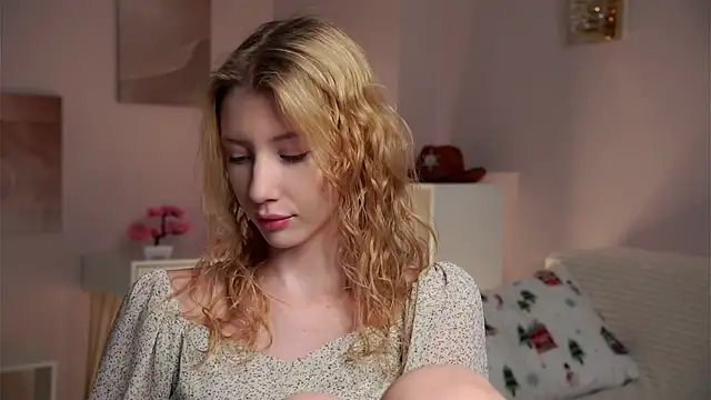 Snapshot of SunnivaCovil chatting on 2, 4, 2026 SunnivaCovil online show from 2, 4, 2026