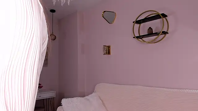 SunnivaCovil online show from 15, 9, 2025