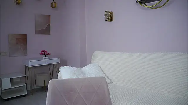 SunnivaCovil online show from 12, 11, 2025