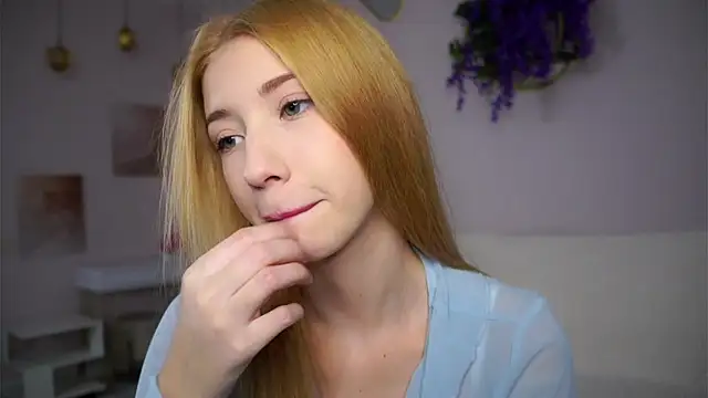 SunnivaCovil online show from 17, 12, 2025