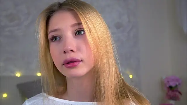 Snapshot of SunnivaCovil chatting on 9, 4, 2026 SunnivaCovil online show from 9, 4, 2026