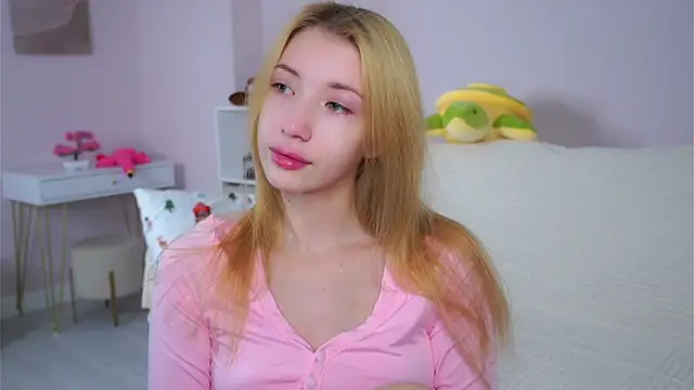 Snapshot of SunnivaCovil chatting on 12, 2, 2026 SunnivaCovil online show from 12, 2, 2026