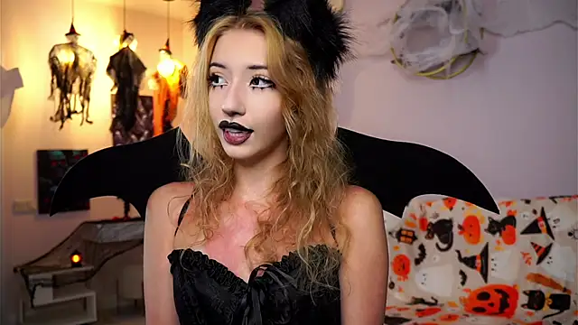 SunnivaCovil online show from 30, 10, 2025