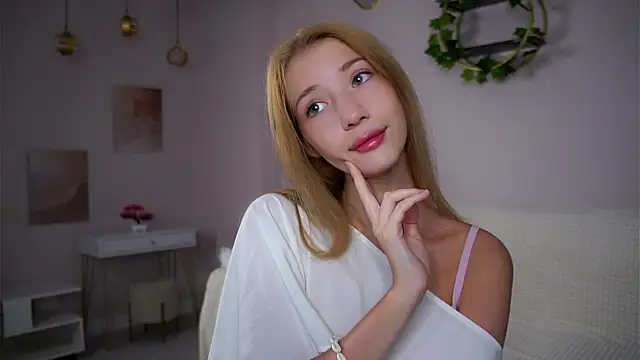 SunnivaCovil online show from 20, 10, 2025