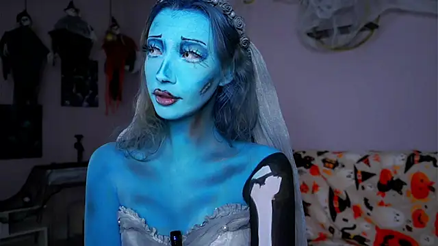 SunnivaCovil online show from 31, 10, 2025