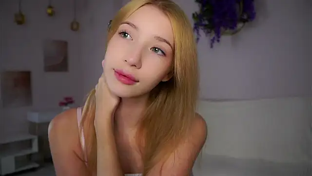 SunnivaCovil online show from 15, 12, 2025