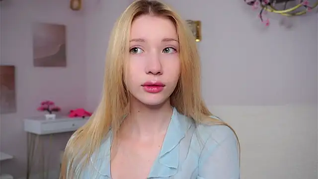 Snapshot of SunnivaCovil chatting on 4, 3, 2026 SunnivaCovil online show from 4, 3, 2026