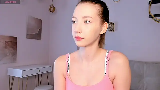 SunnivaCovil online show from 3, 3, 2025