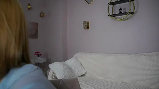 SunnivaCovil online show from 5, 12, 2025