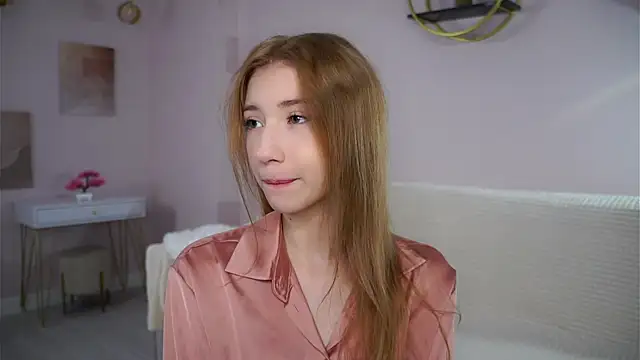 SunnivaCovil online show from 25, 9, 2025