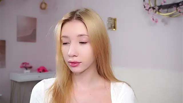 Snapshot of SunnivaCovil chatting on 5, 3, 2026 SunnivaCovil online show from 5, 3, 2026