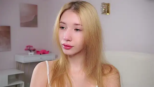 Snapshot of SunnivaCovil chatting on 8, 3, 2026 SunnivaCovil online show from 8, 3, 2026