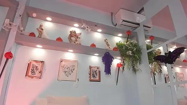 Snapshot of MeliissaAdams chatting on 8, 10, 2025 MeliissaAdams online show from 8, 10, 2025