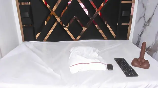 zara smitt online show from 10, 9, 2025