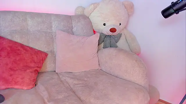 MIaloveone  online show from 3, 3, 2025