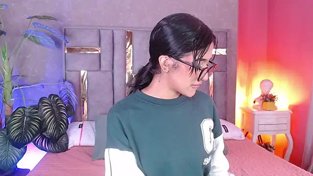 Tyla Ks online show from 4, 11, 2025