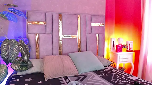 Tyla Ks online show from 3, 10, 2025