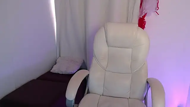 Mature 2025 online show from 13, 11, 2025