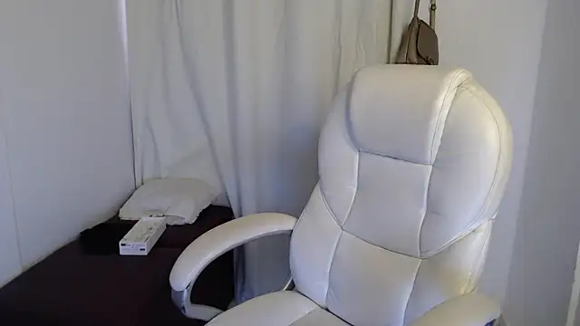 Mature 2025 online show from 5, 10, 2025