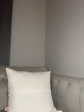 laraaaaaa online show from 2, 2, 2026