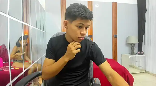 leslieanddrako online show from 28, 2, 2025