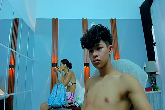 leslieanddrako online show from 17, 9, 2025