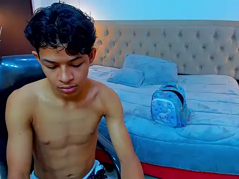 leslieanddrako online show from 4, 10, 2025