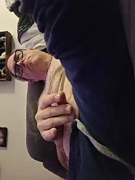 Snapshot of Smallone327 chatting on 15, 3, 2026 Smallone327 online show from 15, 3, 2026