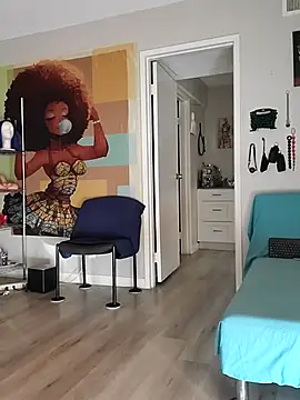 Queenanitadix online show from 15, 9, 2025