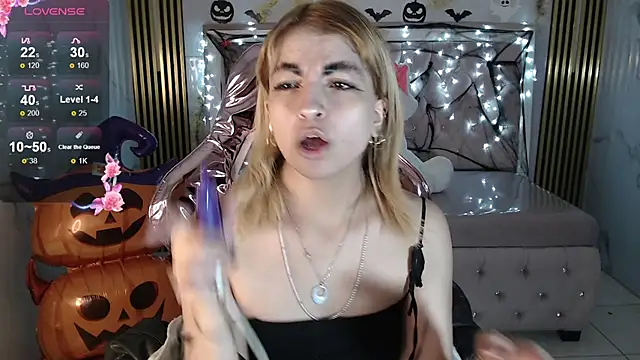 lili conor s online show from 8, 10, 2025