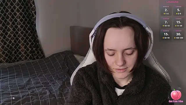 Luna Loveee online show from 2, 4, 2026