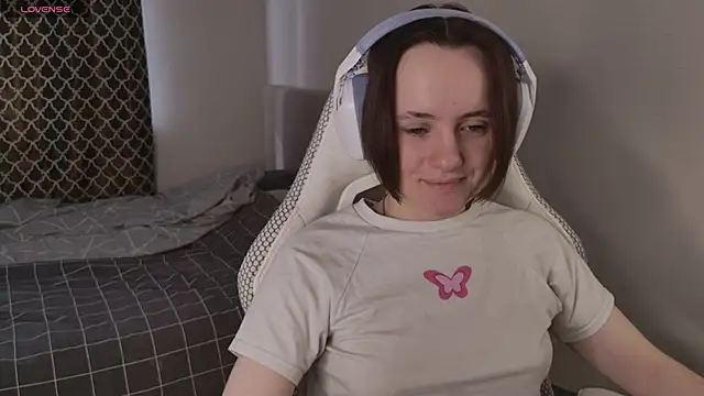 Luna Loveee online show from 16, 4, 2026