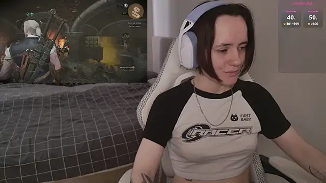 Luna Loveee online show from 13, 4, 2026