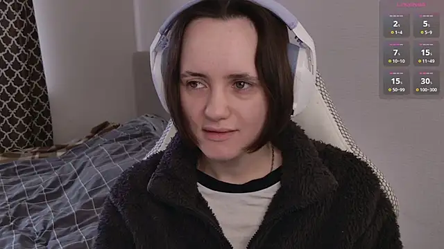 Luna Loveee online show from 27, 4, 2026