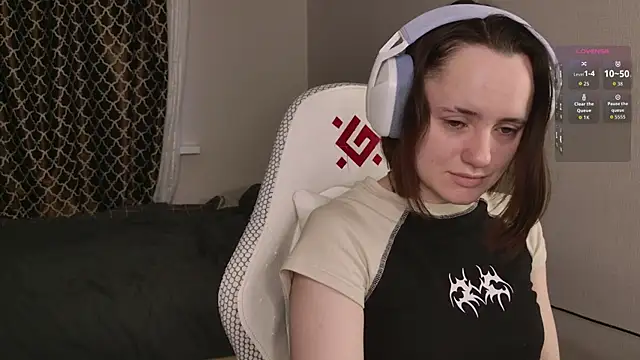 Luna Loveee online show from 13, 10, 2025