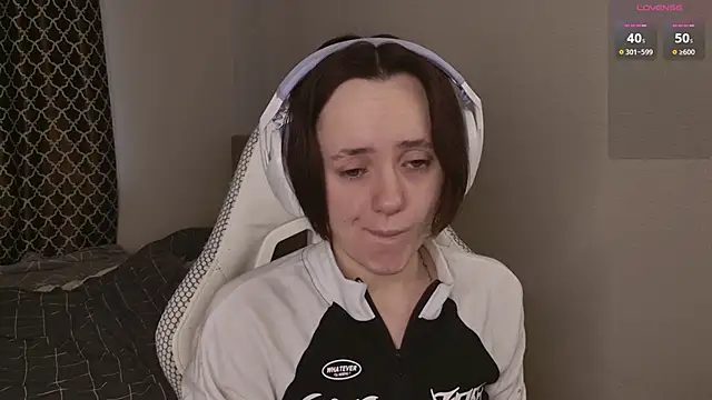 Luna Loveee online show from 10, 4, 2026