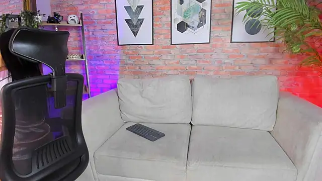 Snapshot of Lucia_Brown_ chatting on 19, 9, 2025 Lucia Brown online show from 19, 9, 2025