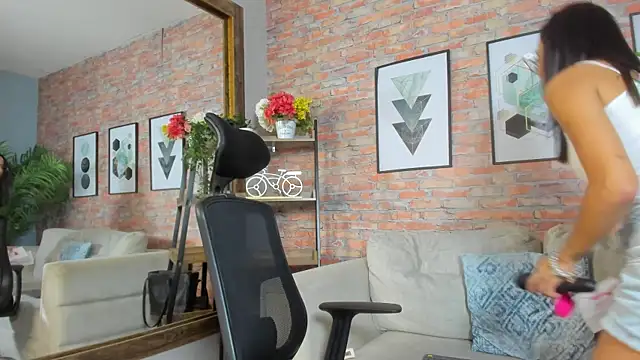 Snapshot of Lucia_Brown_ chatting on 18, 10, 2025 Lucia Brown online show from 18, 10, 2025