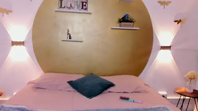 Selene bennet online show from 18, 4, 2026