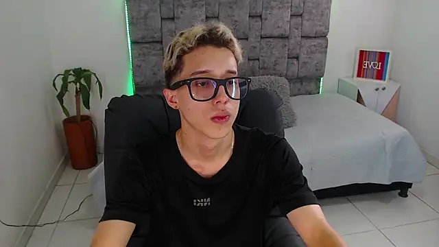 skinny bigcock02 online show from 19, 12, 2025