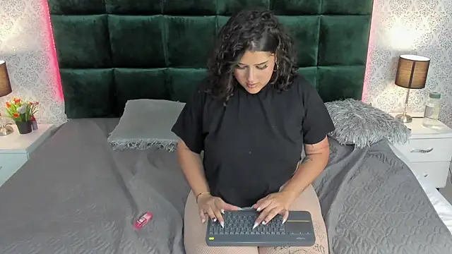 SophieeEvans online show from 20, 2, 2025