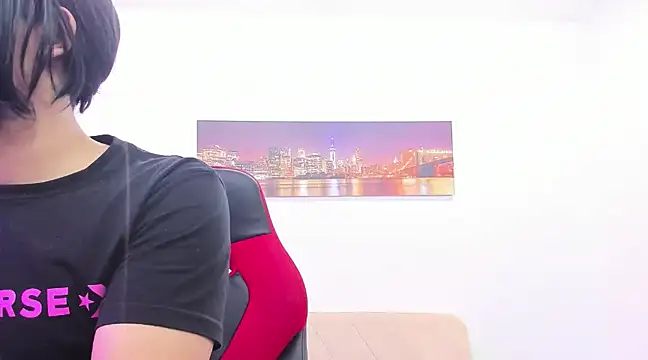 GigiHilss online show from 27, 2, 2025