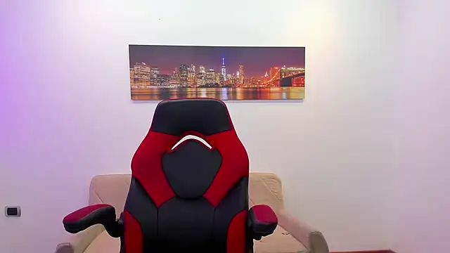 GigiHilss online show from 21, 2, 2025