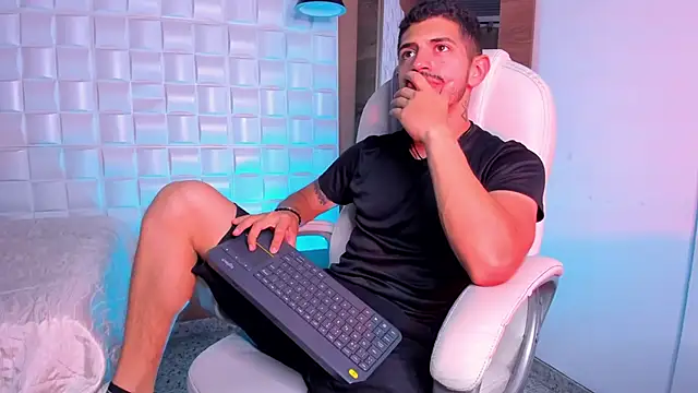 AlejandroStormm online show from 5, 12, 2025