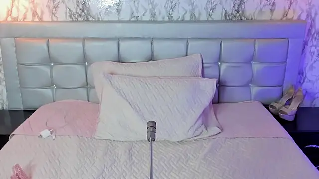 Snapshot of MELODYY_SWEET chatting on 9, 2, 2026 MELODYY SWEET online show from 9, 2, 2026